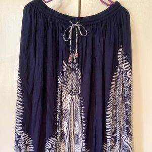 GYPSIE BLU… Hippie, boho, peasant… batik print skirt… size Lg, 100% rayon